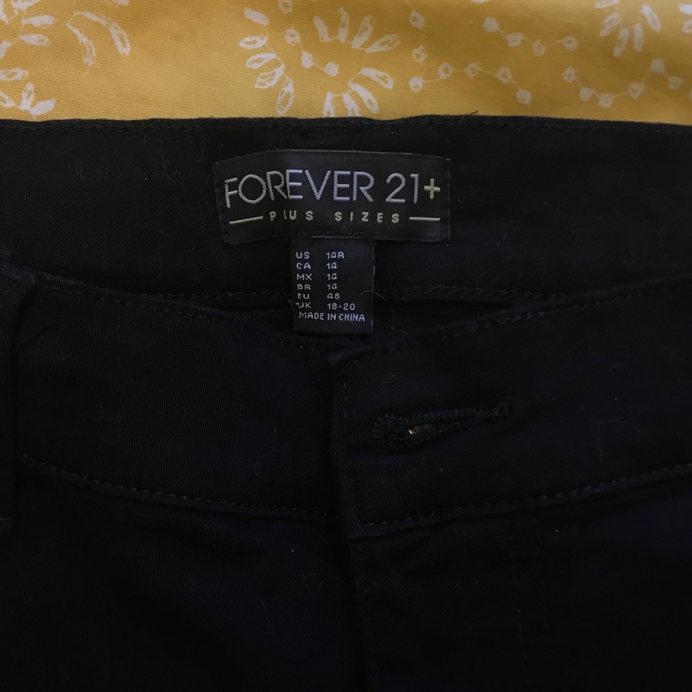 NWT Forever 21 PLUS Black Mid-Rise Skinny Jeans